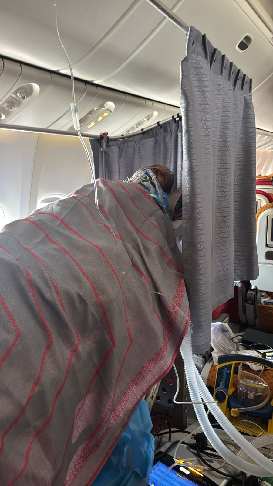 Stretcher in flight service